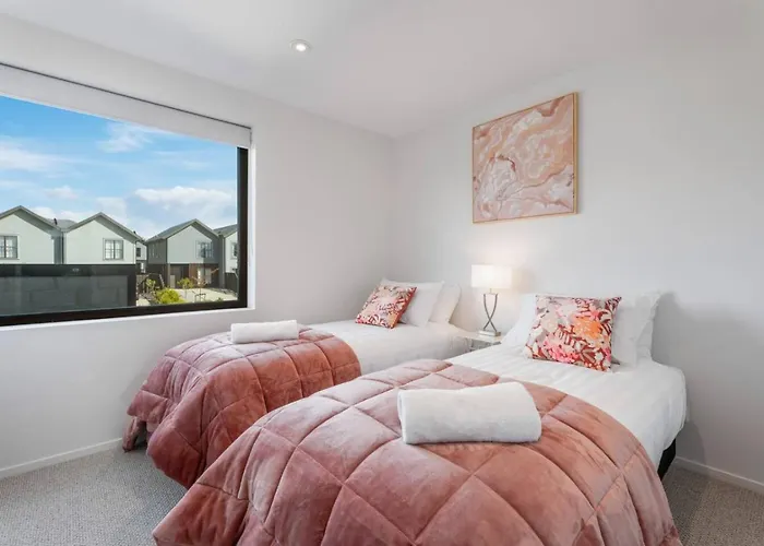 Stylish & Modern Townhouse - Your Dream Awaits